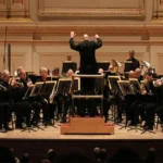 Σολίστες-και-ορχήστρα-εκτελούν-το-Gurre-Lieder-του-Άρνολντ-Σένμπεργκ-σε-Κοντσέρτο