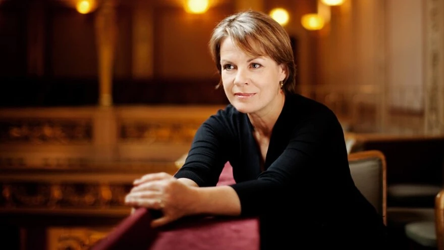 Η Μπερνάρντα Φινκ ερμηνεύει τα Kindertotenlieder του Mahler με τη Tonkünstler-Orchester